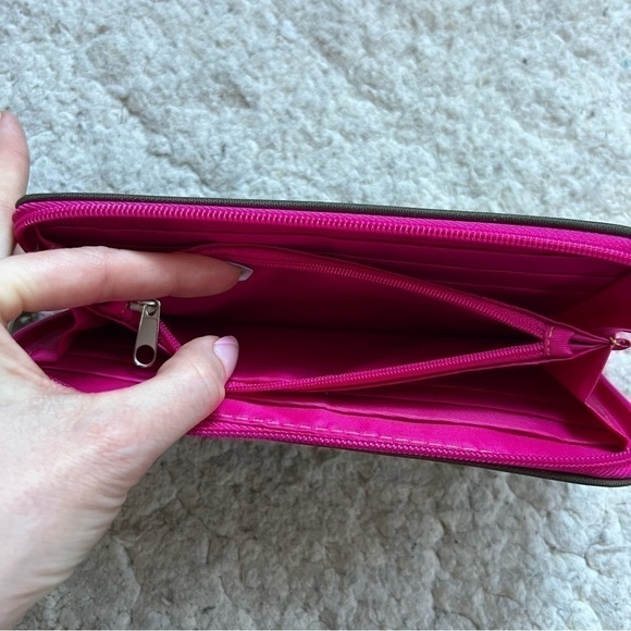 Travelon NWOT Hunter Green, Neon Green, Pink Zip Around Travel Wallet - Picture 4 of 10